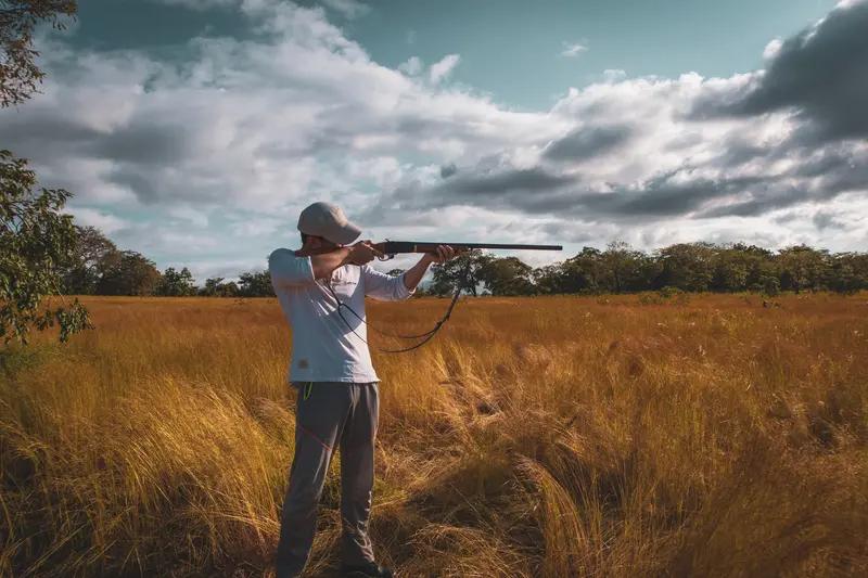 我有一哥们，他从八万玩成了五百万。不是靠运气，是把自己活生生练成了“人形机器”。