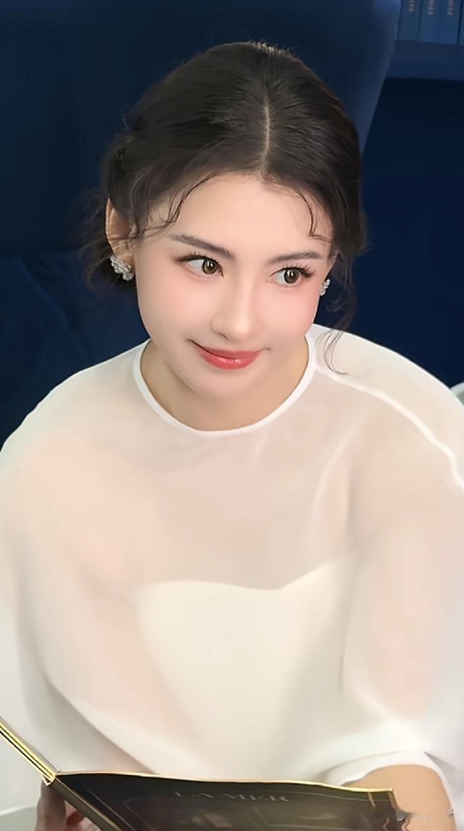 张柏芝现身品牌活动，一袭白纱长裙状态惊艳，岁月从不败美人近日，张柏芝亮相某