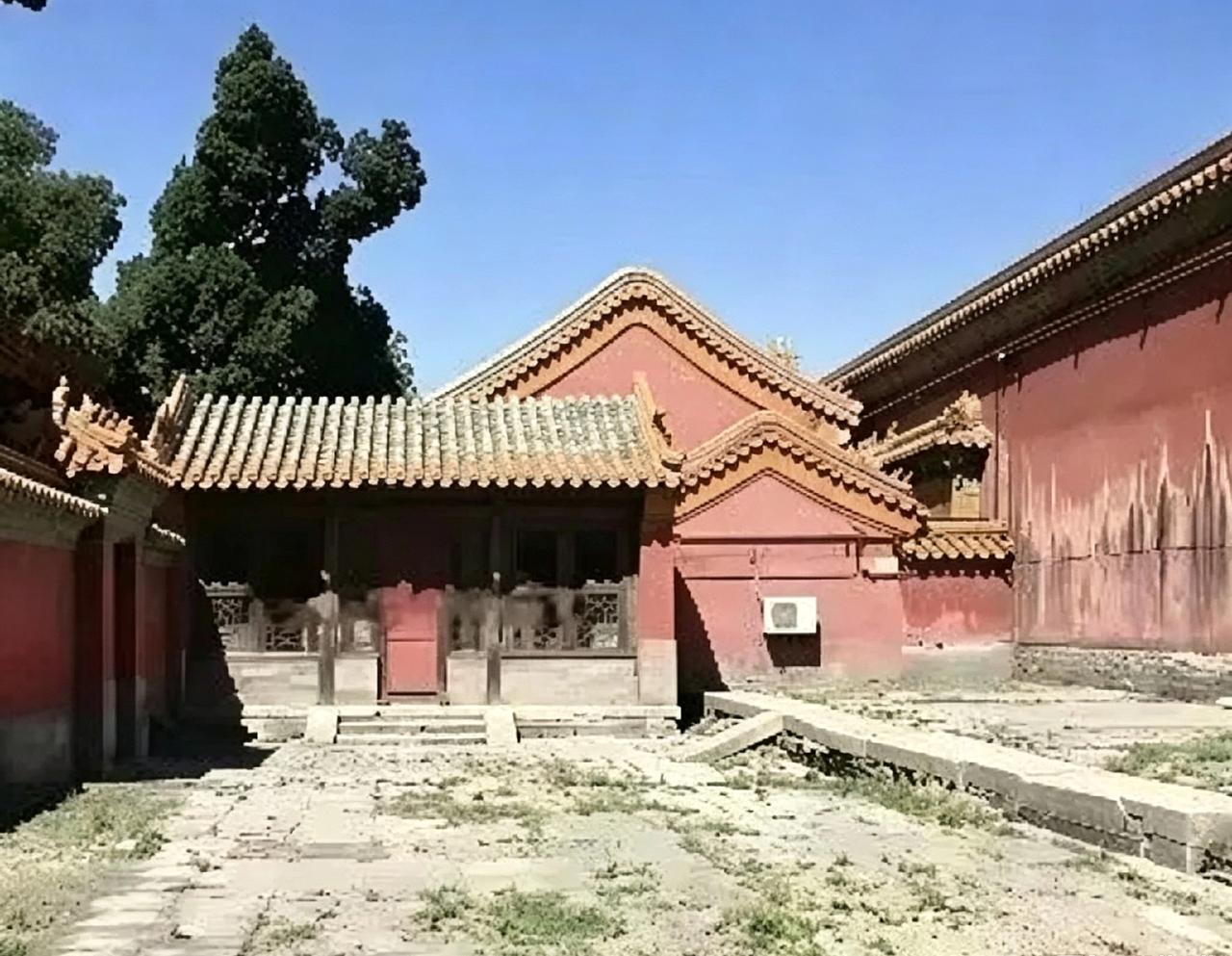 不要被电视剧骗了，这才是真实的冷宫，住一个月不抑郁才怪呢。​​​