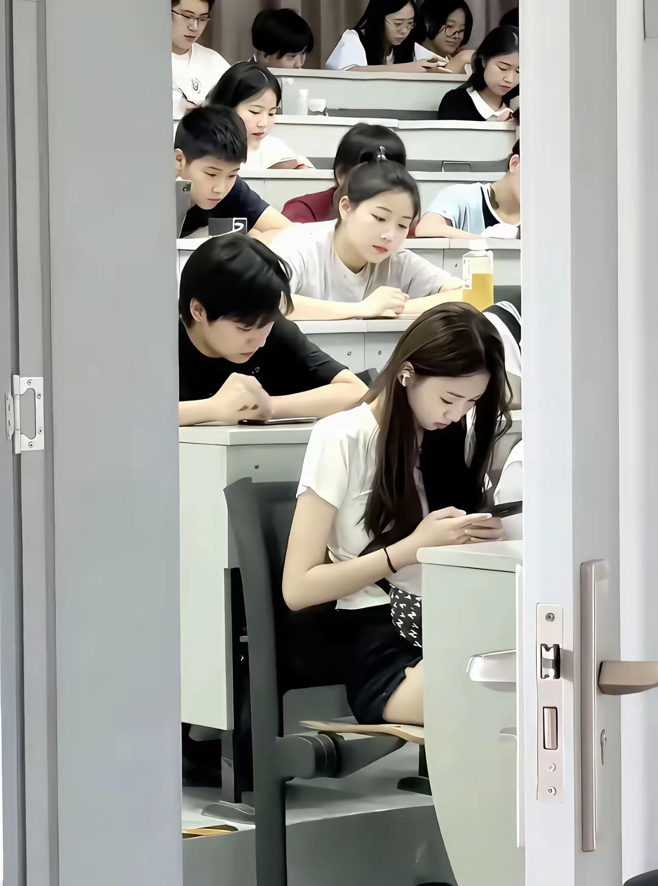 大学里好像越是漂亮的女生越是会单身，为什么呢？青春校园美女大学女生风貌大学