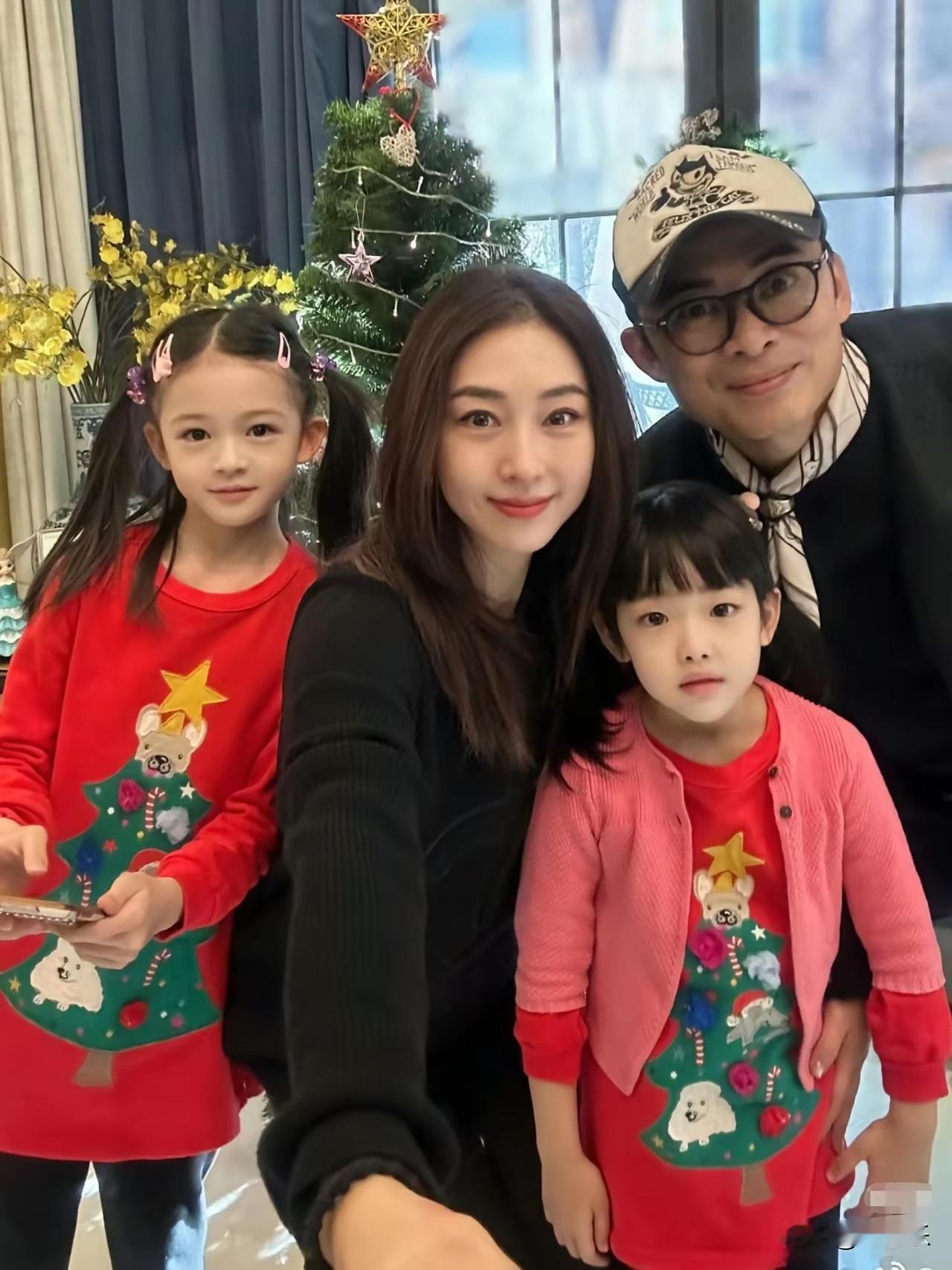 果然老婆还是要娶漂亮的，看樊少皇和贾晓晨的女儿们长得有多美！虽然爸爸长得不怎么帅