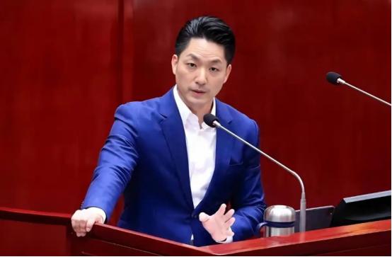 岛上传来消息，台北市市长、蒋介石的曾孙蒋万安公然表示，自己绝对不可能去选下一任国