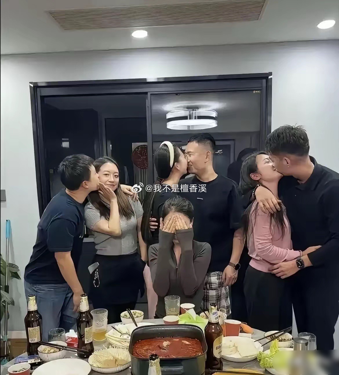 不得不说，这组照片，真的看得人心里发酸。​​​