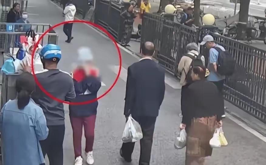 管你什么人，无耻就是无耻。女子赵某，50岁了。家住北京市北三环附近，独居两居室