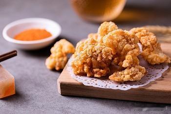 为什么晚上要少吃肉?1. 加重肠胃负担：夜间肠胃蠕动减慢，肉类蛋白和脂肪难