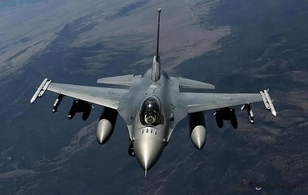 枭龙凭一场实战打开全球市场，6国抢购200架订单2025年印巴边境冲突中，
