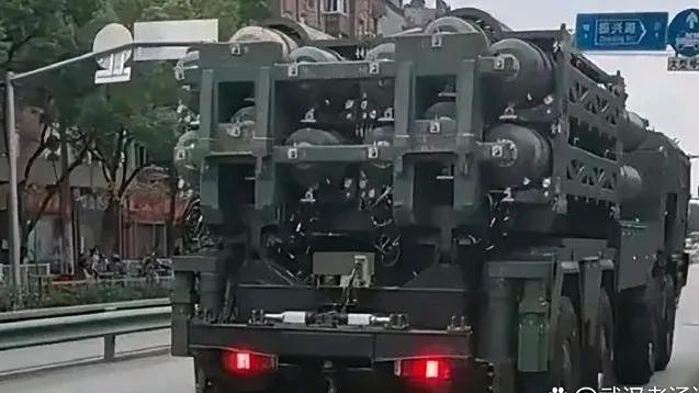 “红旗”16陆基防空导弹系统，从有弹翼到没弹翼，射程却越来越远了，A型～40公里
