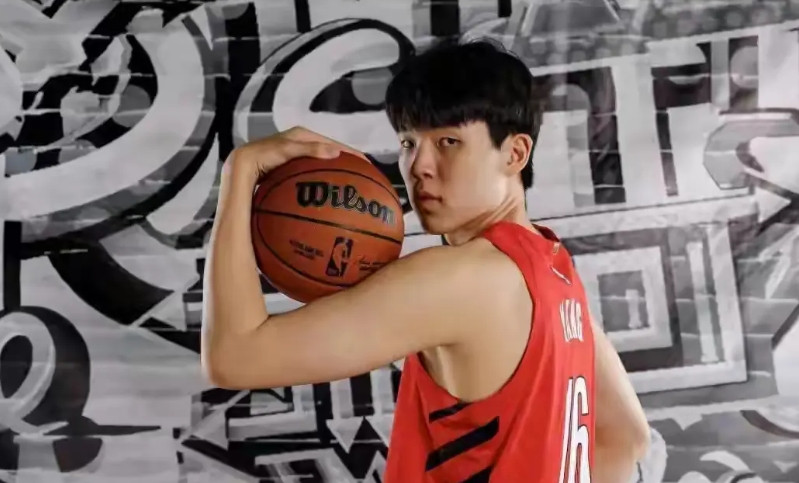 斯普利特大概是和我们的大市场刚上了！和勇士打到最后了，还有个3、2分钟就结