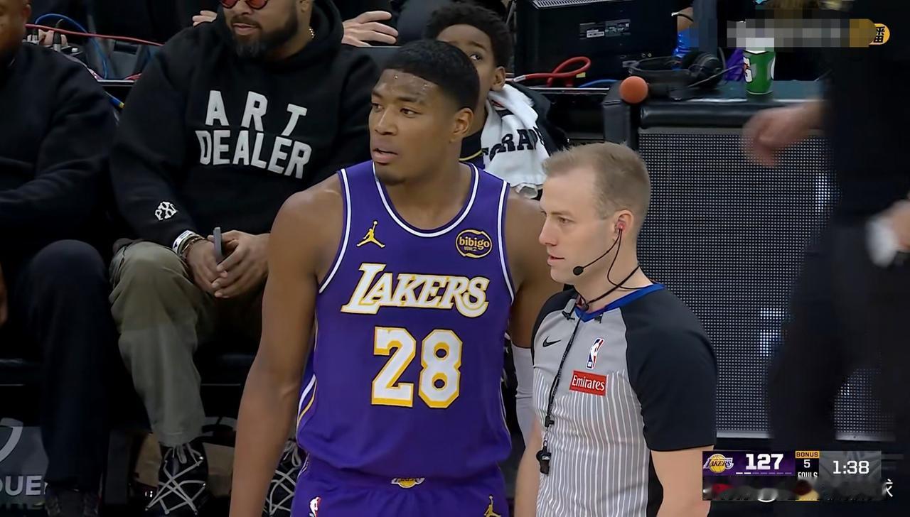 湖人大将八村塁真是球队的替补神兵！在今天湖人客场以129：118战胜公牛的比赛中