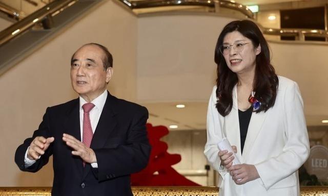 中央绝对有高人！这盘大棋下得实在是高！很多人盯着台海，只看到解放军战机天天绕台、