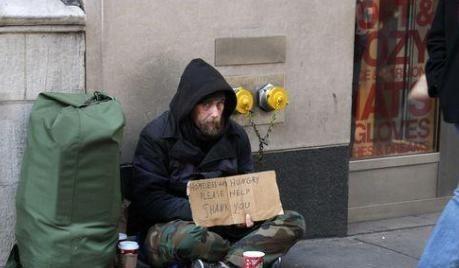 为什么发达国家不需要扶贫，它们怎么保证穷人生活水平？答：穷人死了就没有穷人了，多