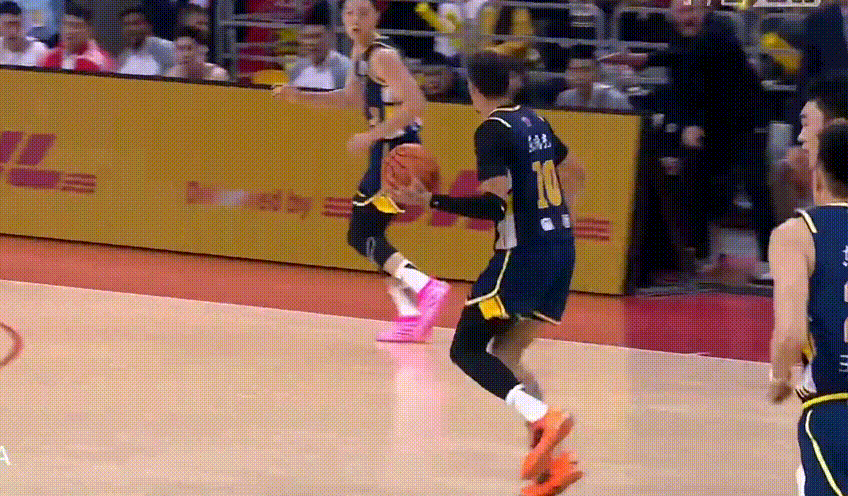 关键球不错！奎因谈胡明轩：“关键时刻。”“你永远可以相信胡明轩。”“