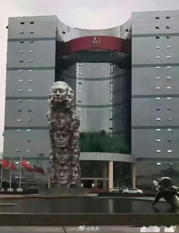 五粮液公司门口，为什么要做这个雕像