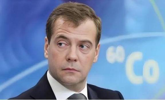 如果俄罗斯是梅德韦杰夫掌权，俄乌冲突或许早就结束了，梅德韦杰夫比普京更加强硬，要