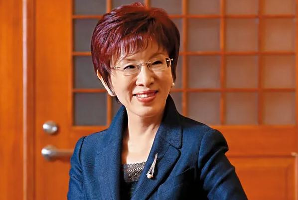 眼看郑丽文民调飙到66%，国民党那帮“大佬”，直接放手一搏要把郝龙斌这个民调仅5