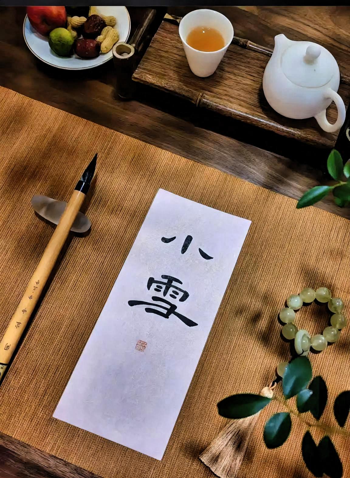 今天，父亲突然说了一句：今年是暖冬啊！我很奇怪，问：“为啥？”他笑着搬出