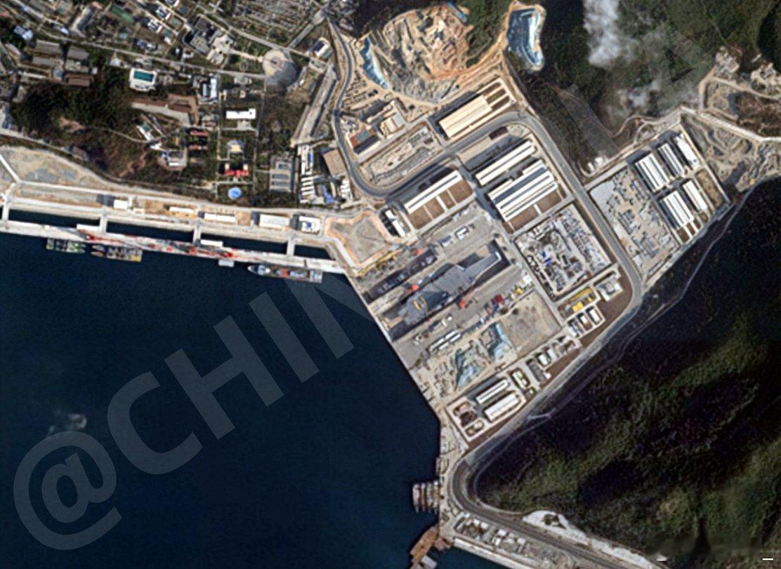 山东舰，甲板已没有标线：