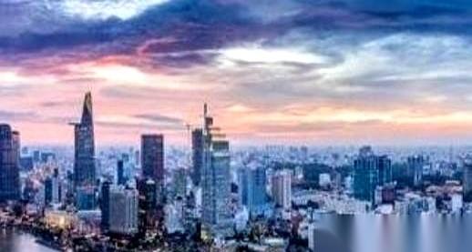 最近越南的社交网络上，有句话被顶上了热搜。南方网民敲着键盘疯狂刷屏：“要是当年