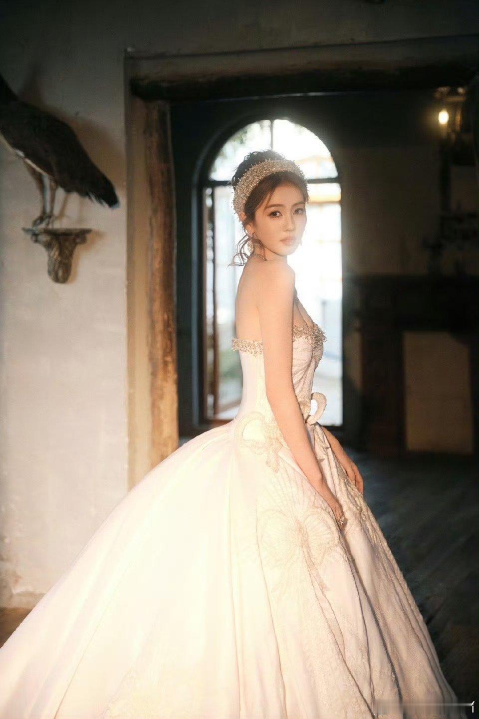 白鹿真的是美神🙌🙌🙌🙌今天微博视