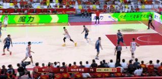 中国男篮虽然赢球，但是教练的问题非常大，中国男篮第三节领先的时候，把贺希宁换下换