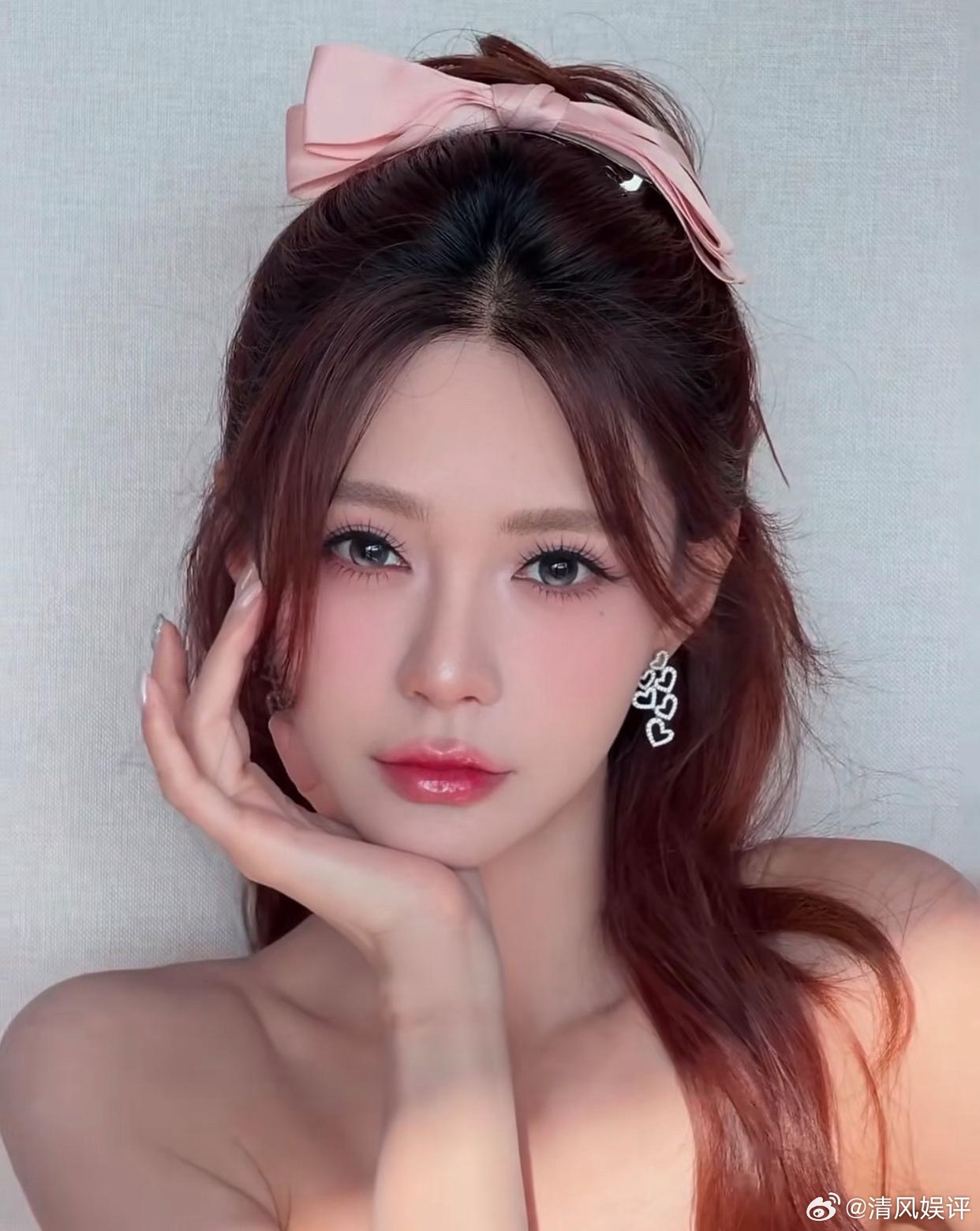 1.初哥哥夫妻俩很早就有意把儿子推向公众视野，早前儿子性格叛逆，时常口无遮拦闹