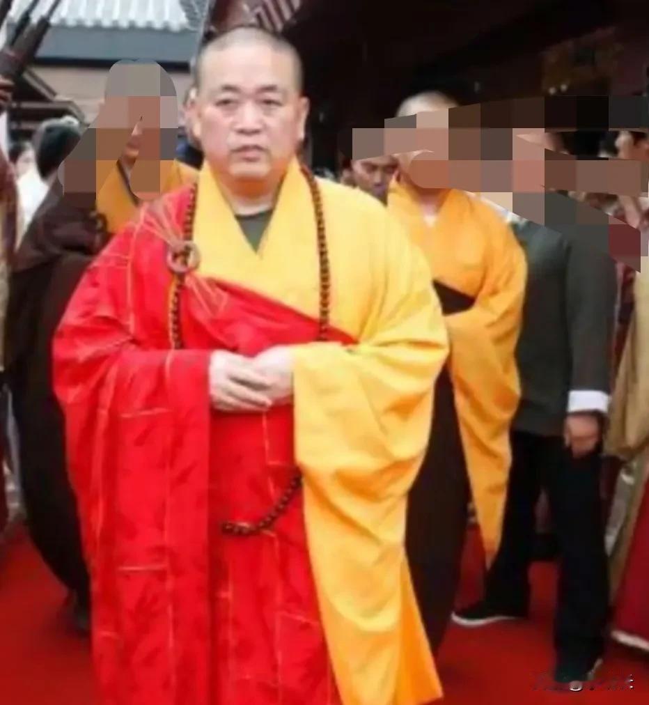 你可能还不知道吧，少林寺这次是出大事了。少林寺领头和尚释永信被抓起来了。他，