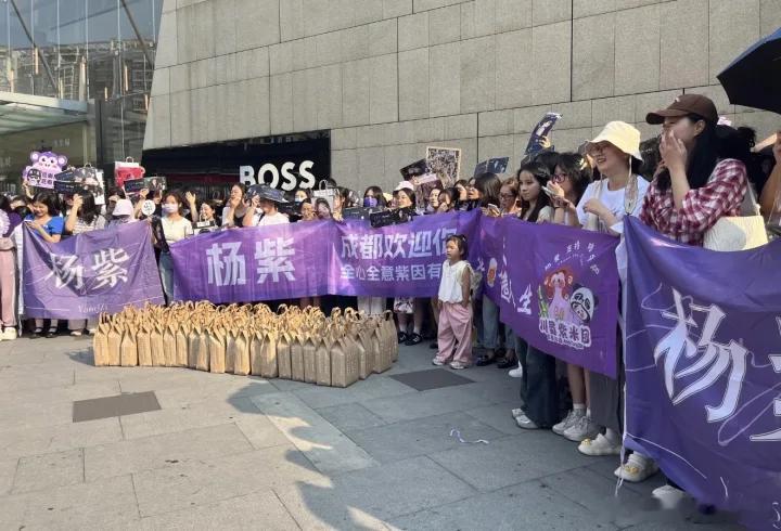 内娱神仙星粉关系微小说大赛追星不是单恋，是双向的爱意流动，你照亮我，我守护你，