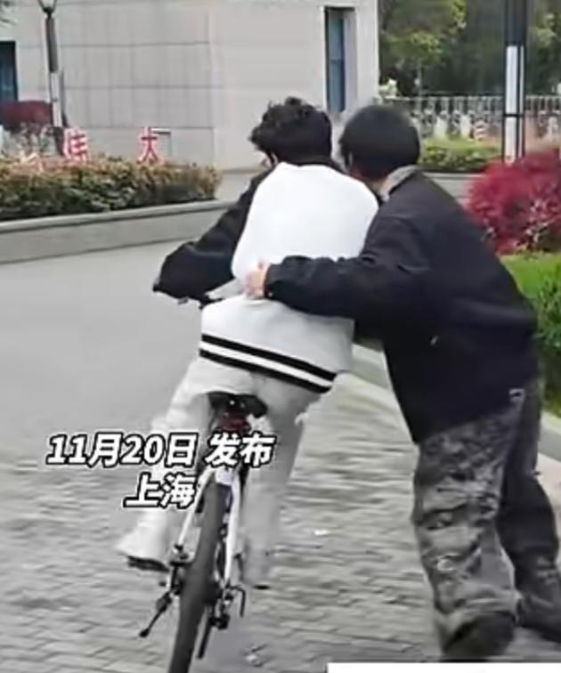 你敢信？再小众的赛道也有商机！骑自行车也能上门教学，每次教学能得几百元。在上海的