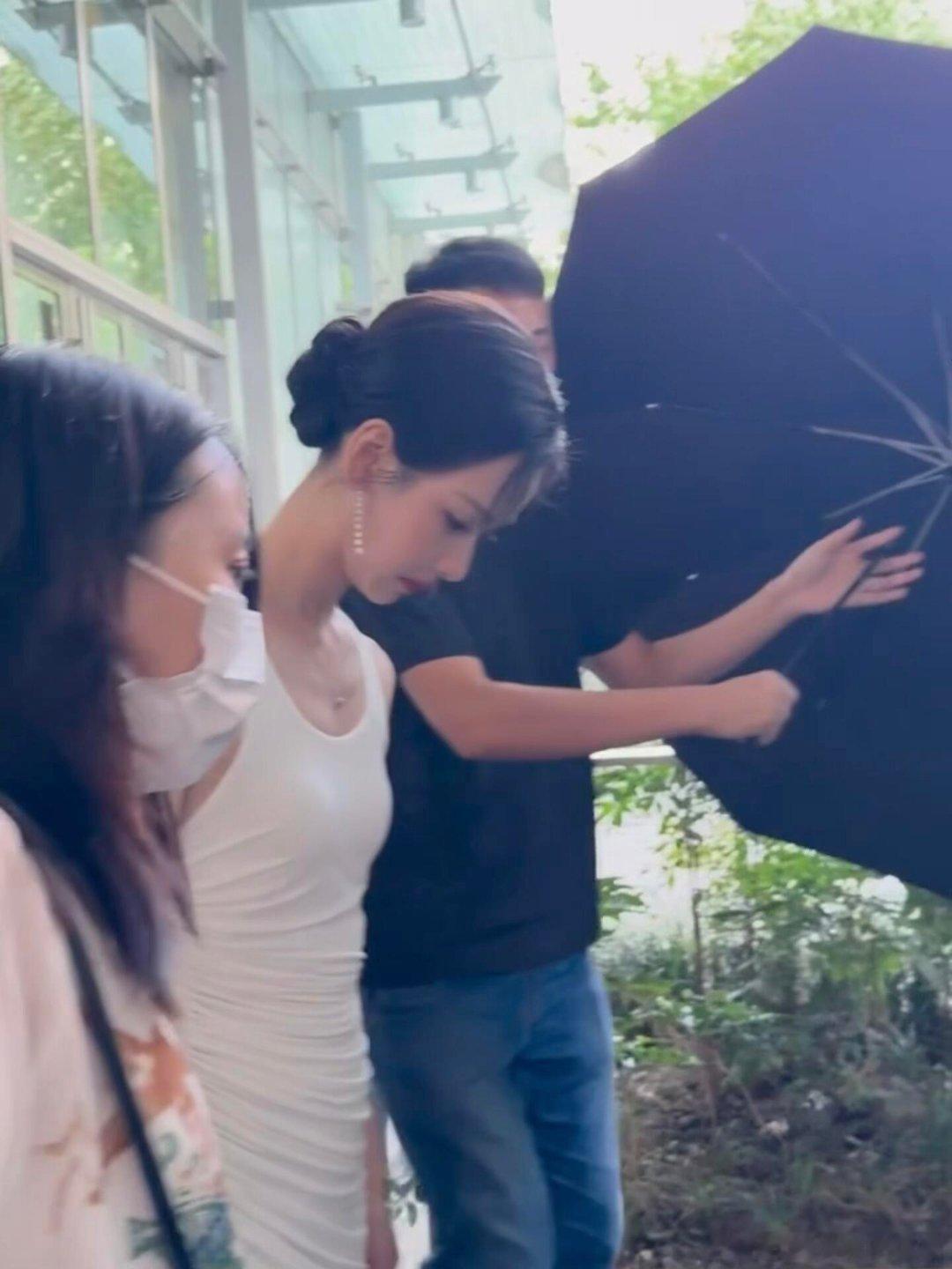 唯一纯白的茉莉花～陈都灵纯白长裙look陈都灵上海线下活动​​​
