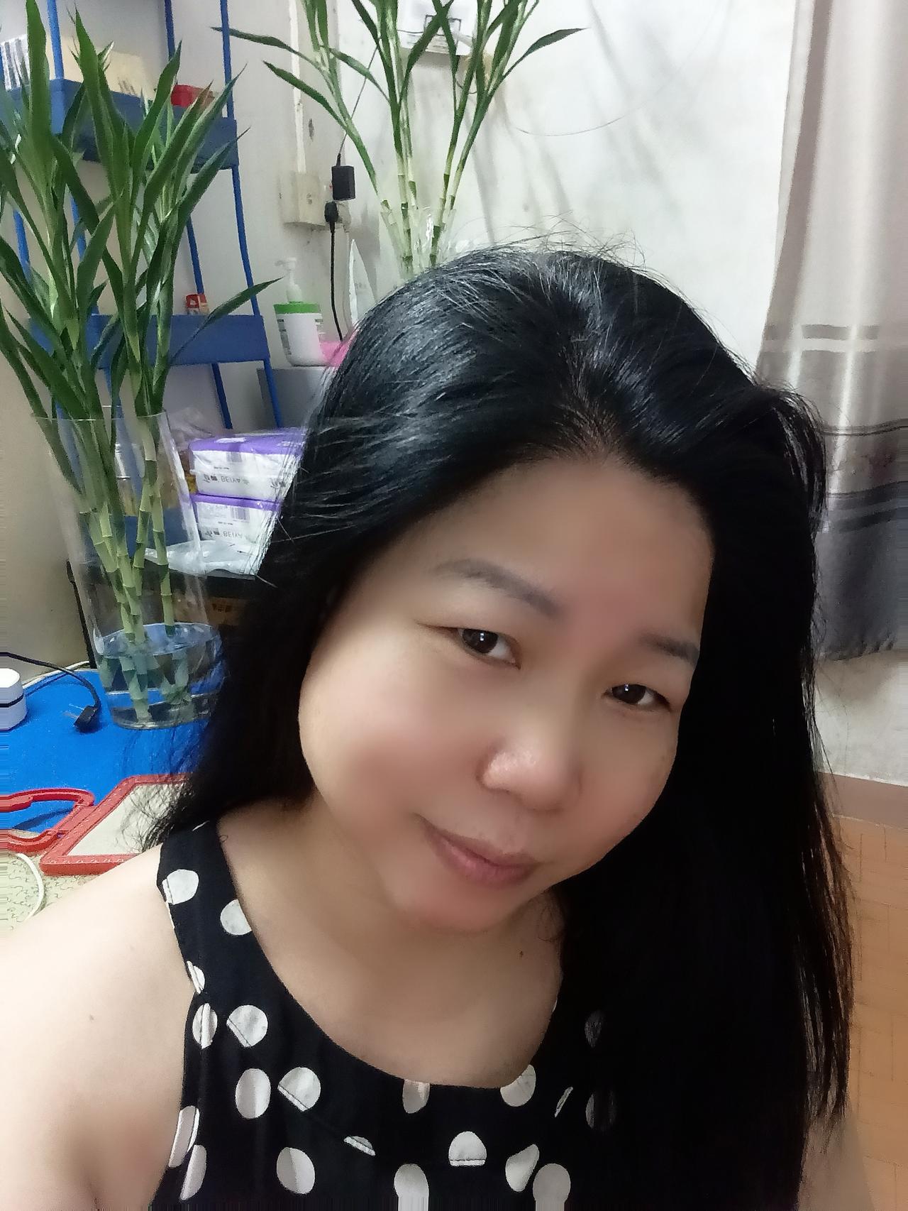 大家好，我是七姐，年龄越来越大了，头发越来越白了，有很多网友说你的头发白完了，也