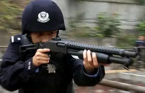 09式18.4毫米霰弹枪，是中国兵器工业第208所研制的首款制式军用霰弹枪，20