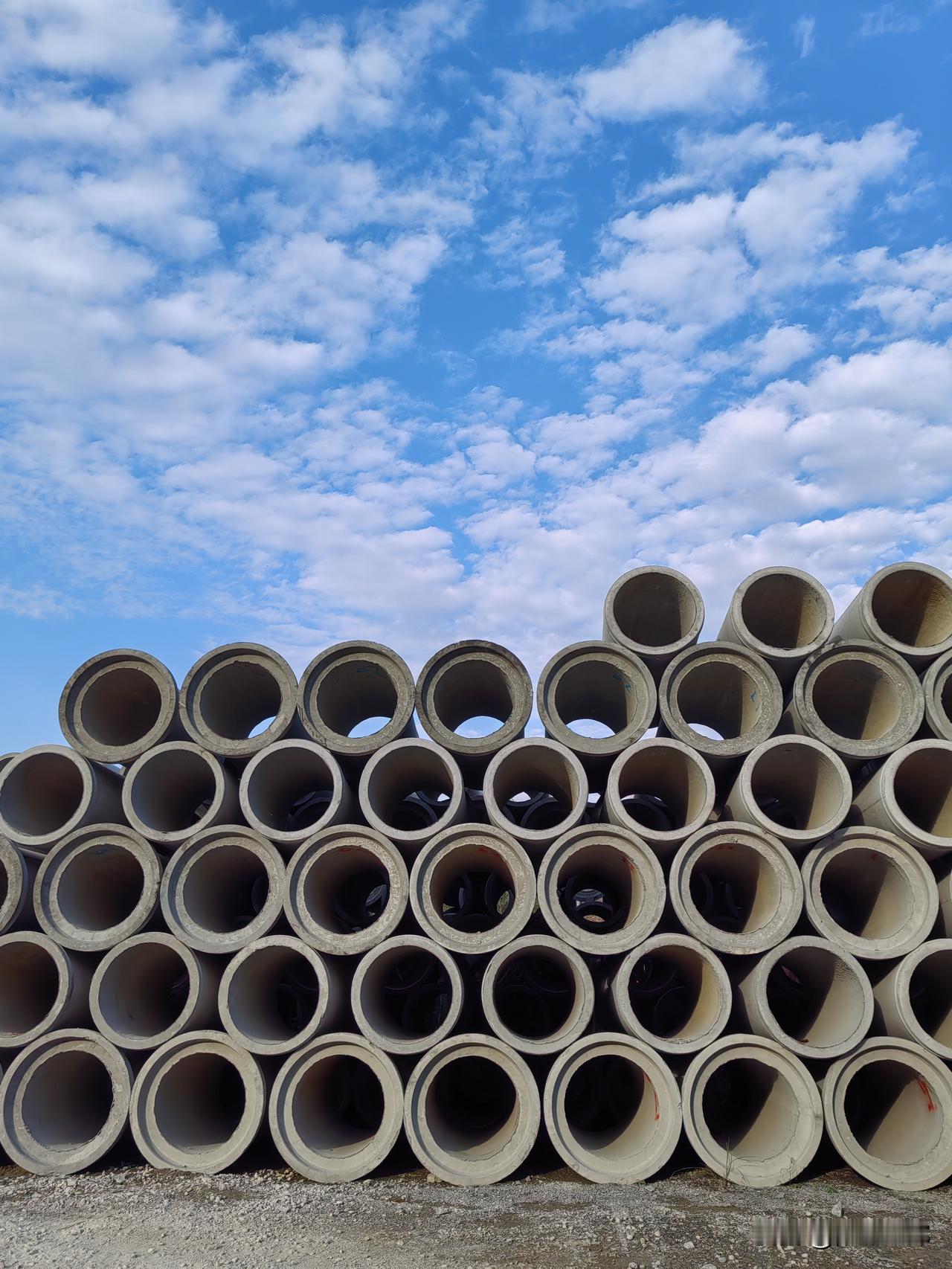 往后几年，这六件事一定要拎清:第一，钱得实实在在存起来。咱普通人过日子，银行卡