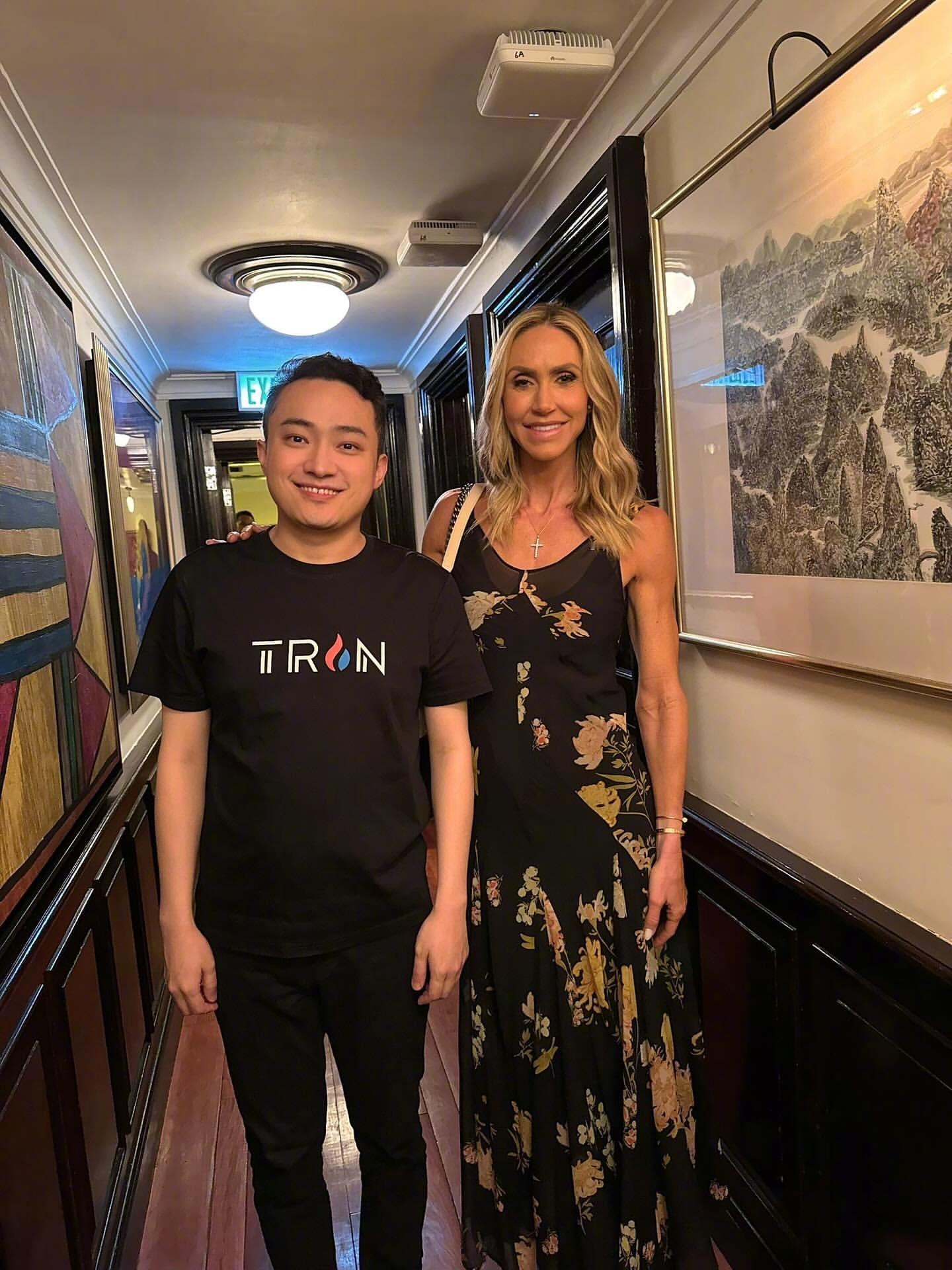 原来HTX火币被欧盟制裁生效了，而孙宇晨就在这个节点发小作文曝光了自己的“爱情”