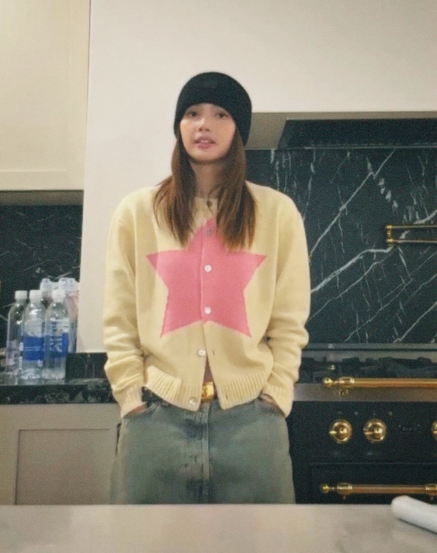 你有这么帅的Lisa进入厨房😍​​​