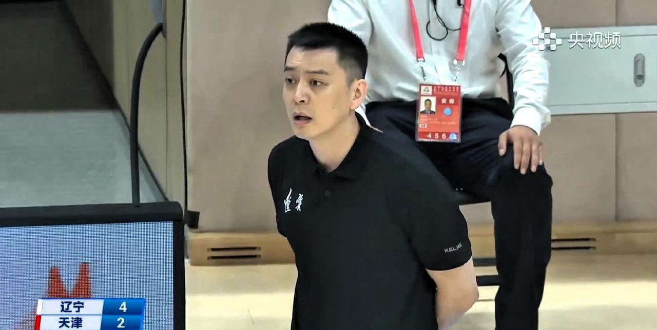杨鸣不愧是冠军名帅，全运会面对黑马天津队，一上来三板斧，果断暂停+增加轮换+心理