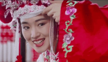1993年，周星驰拍《唐伯虎点秋香》时找到巩俐，专程把她接到香港，向华强亲自带着
