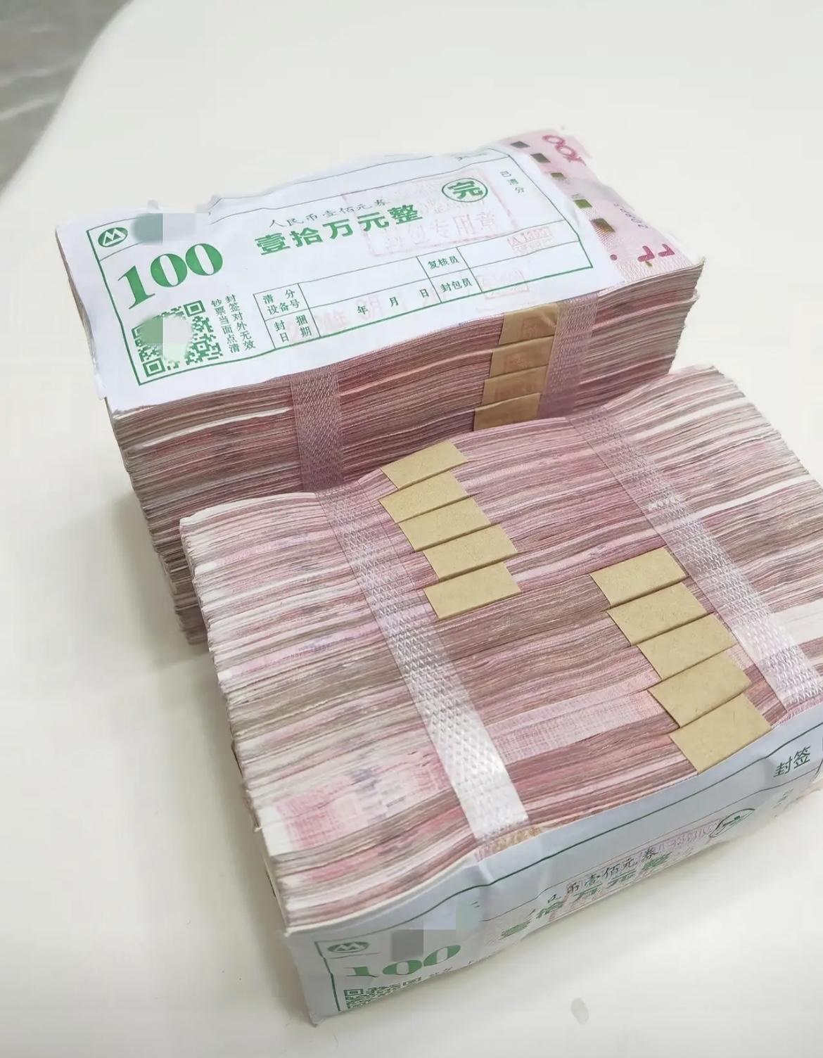 手里有20万现金？听句劝，别跟风冲黄金！现在满屏都是“黄金破4000美元”的消息