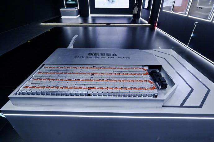 宁德时代高管称电池超750kg不科学电池技术在进步没问题，不能否定自己来时的路