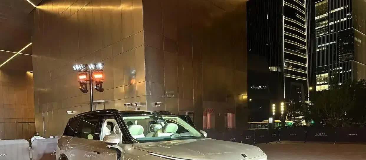 听我一句劝，不论买不买车，你会感激我。油车20万：使用10年，油费10万，卖