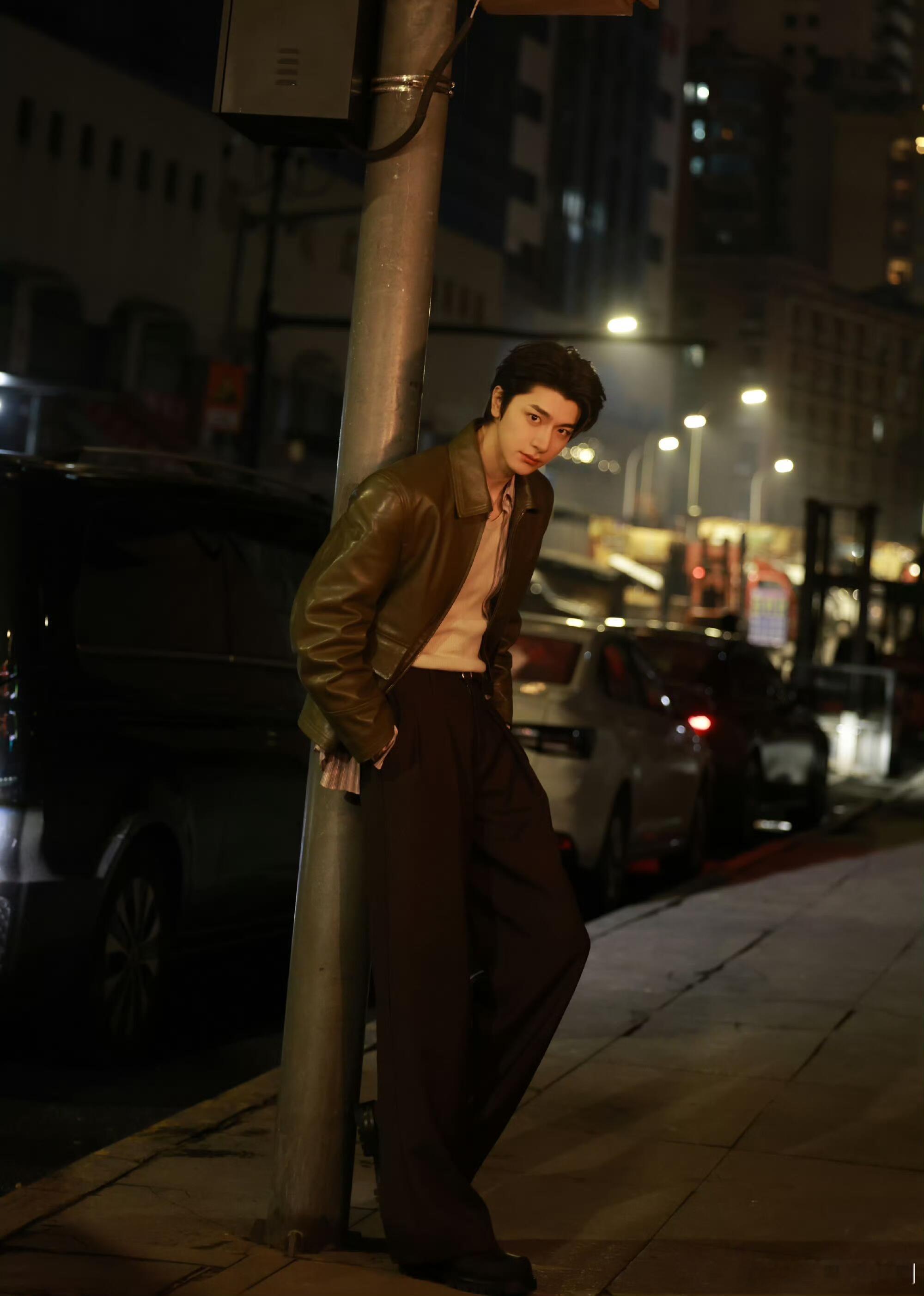 林一穿皮衣真的是天菜，这脸这身材这大长腿就适合上大荧幕！！！