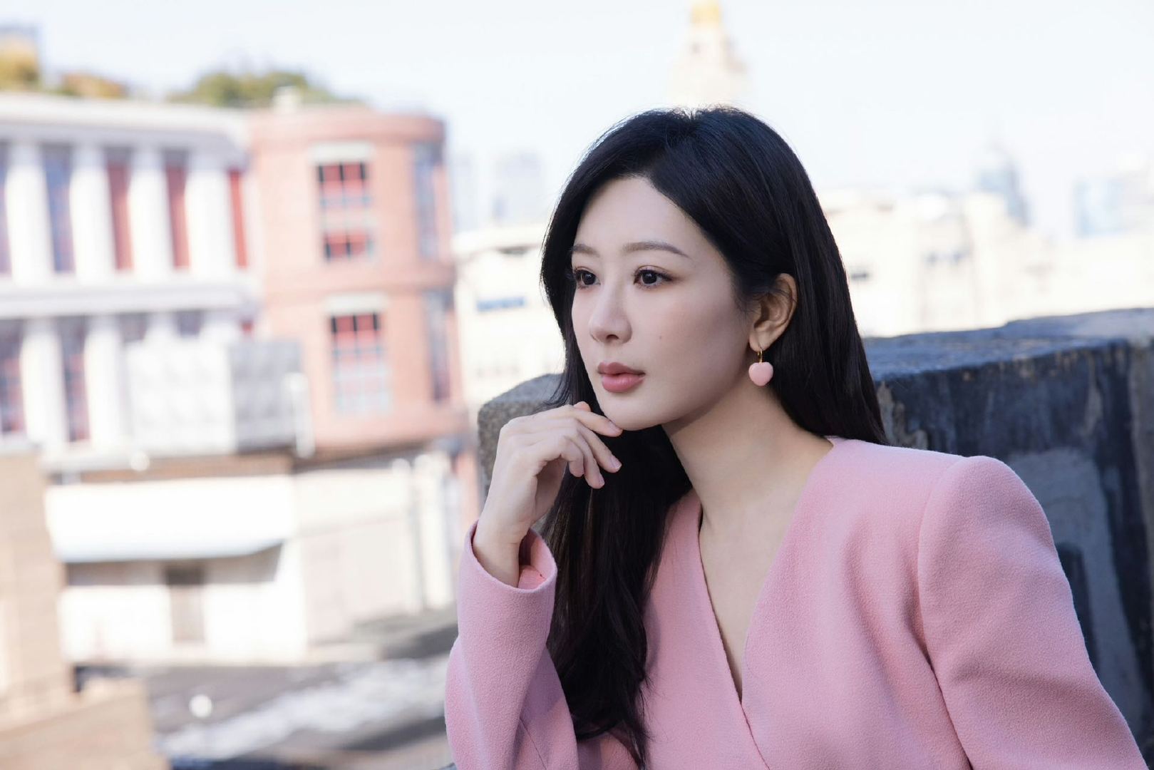 前哨奖与白玉兰关联度有多大杨紫凭《生命树》回归现实题材，杨幂通过《生万物》首次