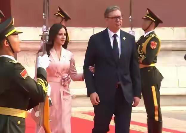 就在整个西方世界都以为塞尔维亚即将弹尽粮绝、乖乖举起白旗的时候，一向愁眉不展的武