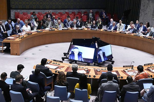 安理会上演激烈交锋：中俄强烈谴责美国，美以代表狡辩中俄强烈谴责美国美国贸然