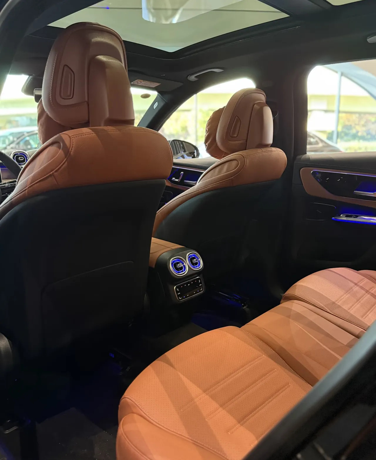 “开了三年GLC，我后悔吗？”其实真不后悔。这车方向盘手感偏沉，但跑高速稳得让人