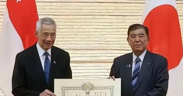 接受日本勋章的李显龙，中国以后不会再待见他了，再有任何重大的活动，也不会邀请他了