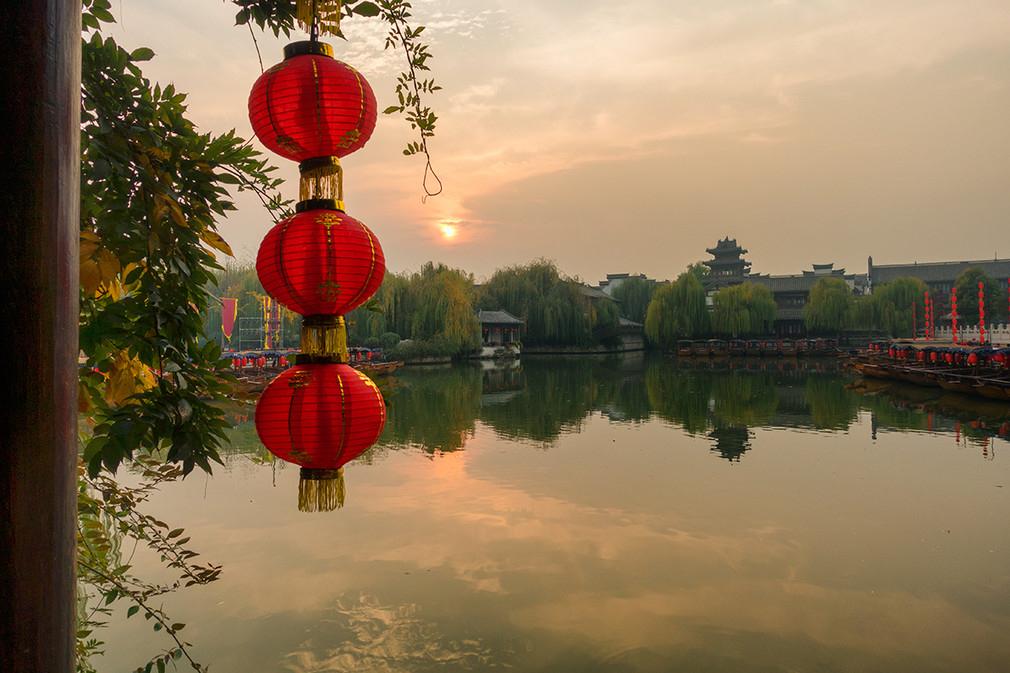 我不太清楚为什么还在搞学校里面的延时服，原来的延时服务是为了方便家长，因为家长来