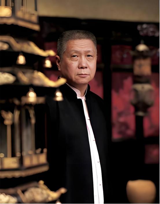 杨澜问马未都：“你以后会把博物馆上交给国家吗？”马未都摇摇头：“不会上交国家！”