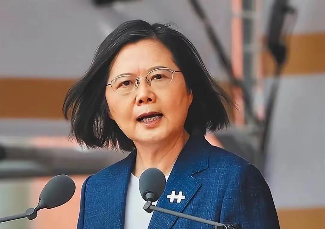 蔡英文今（16日)在脸书发文叫嚣，看到“台美关税”谈判的结果出炉，我心里其实很有