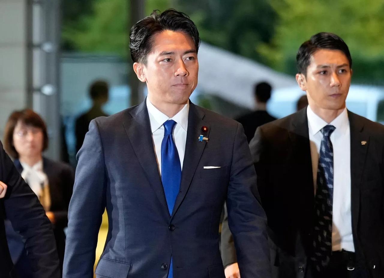 突发！日本防卫大臣“拜鬼”！8月15日，在日本战败投降纪念日一早，日本防卫大臣小