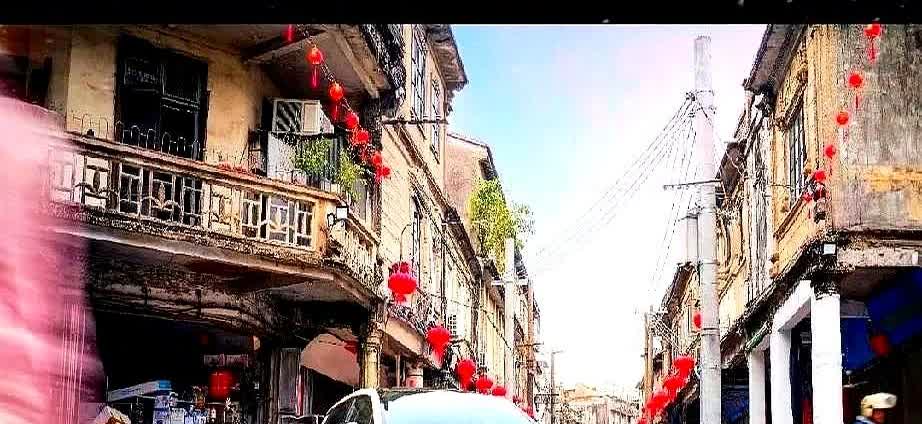 车圈沸腾了，工信部和财政部下达2026年购车新政策。现在有些车的后备箱门